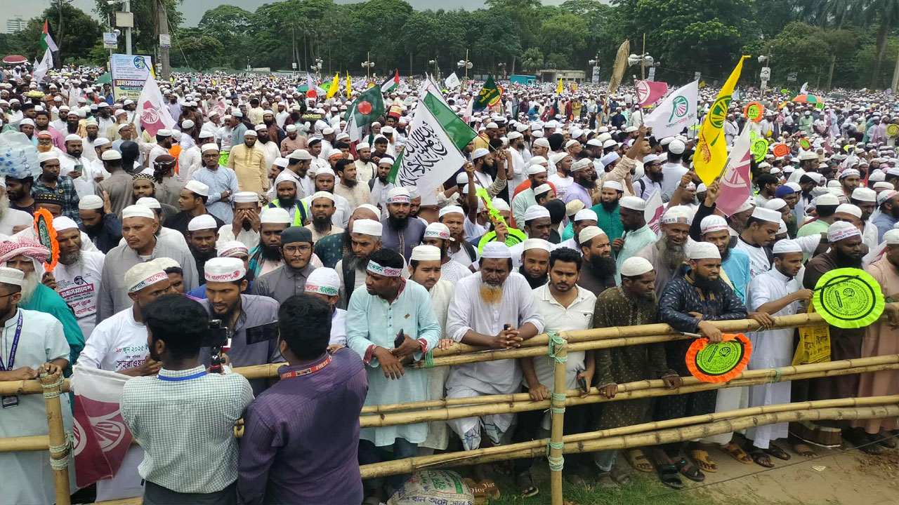 লোকে লোকারণ্য সোহরাওয়ার্দী উদ্যান